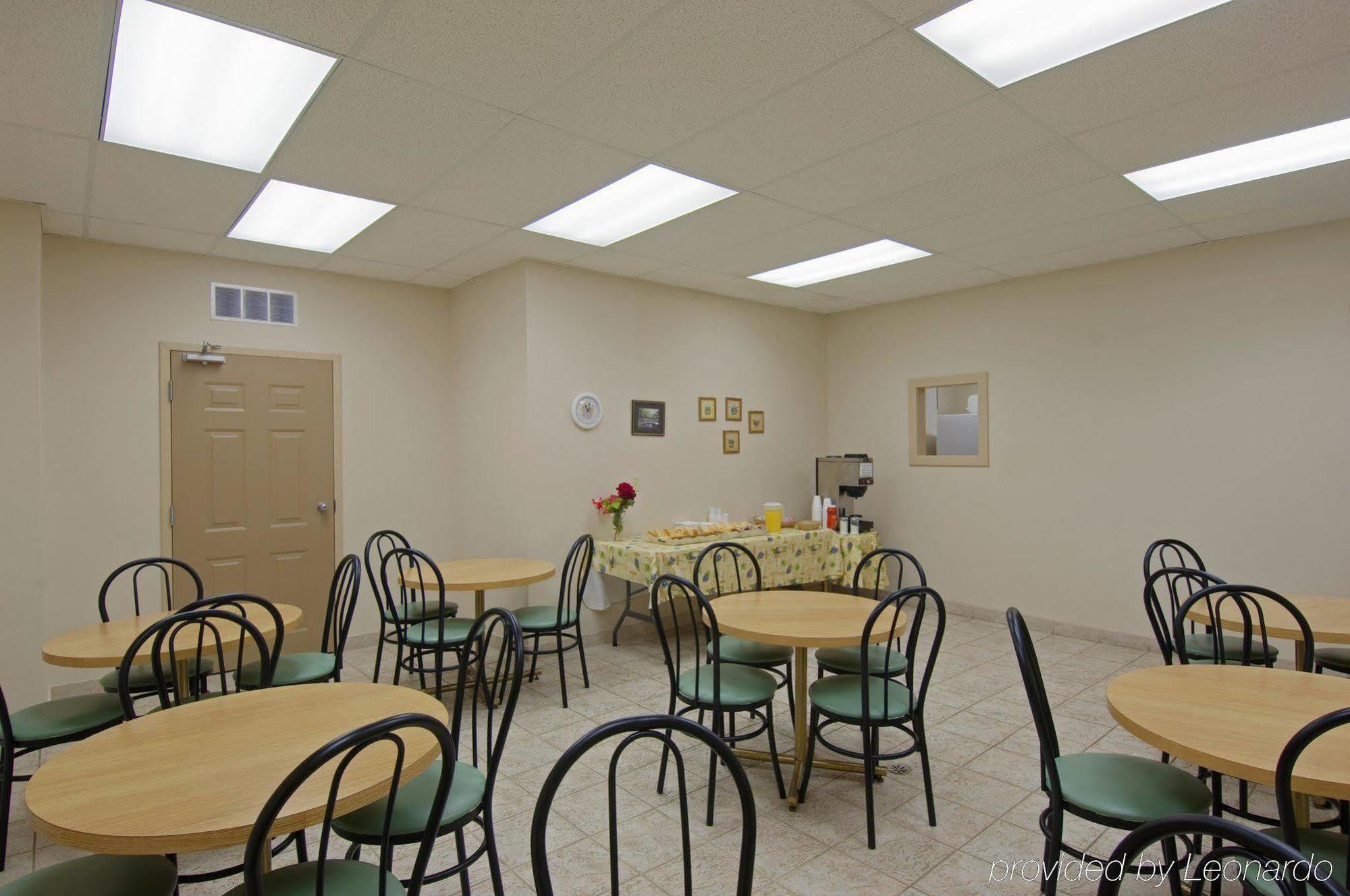 Super 8 By Wyndham Niagara Falls By The Falls Restaurace fotografie